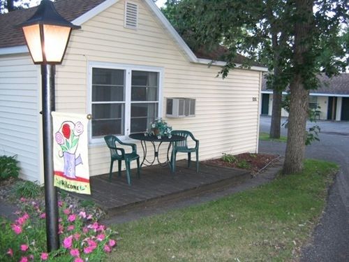 BUDGET HOST INN DETROIT LAKES